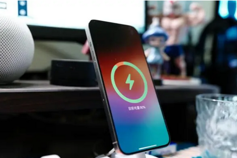 志丹苹果15换屏服务分享用什么充电器给iPhone15充电更好 